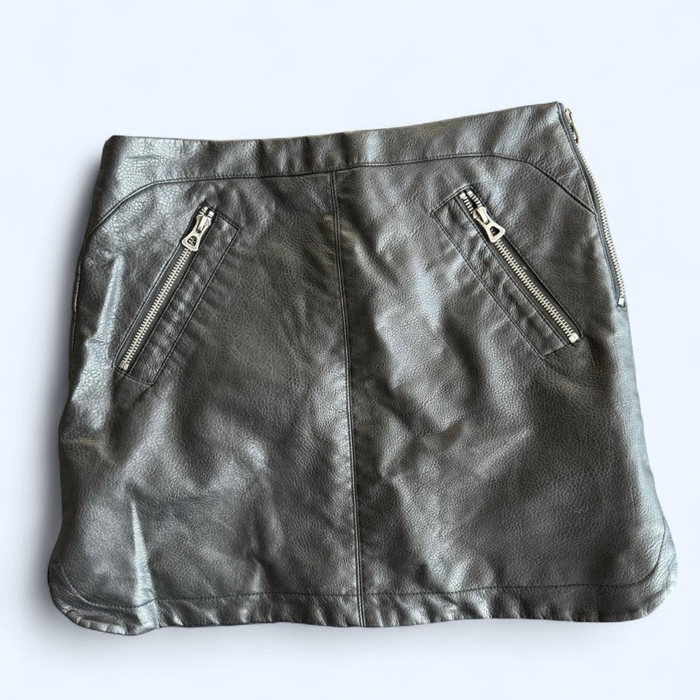 Black faux leather mini skirt with zippers